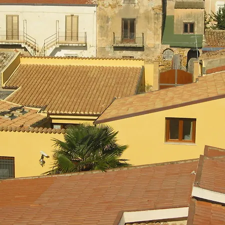 Rosa San Leone