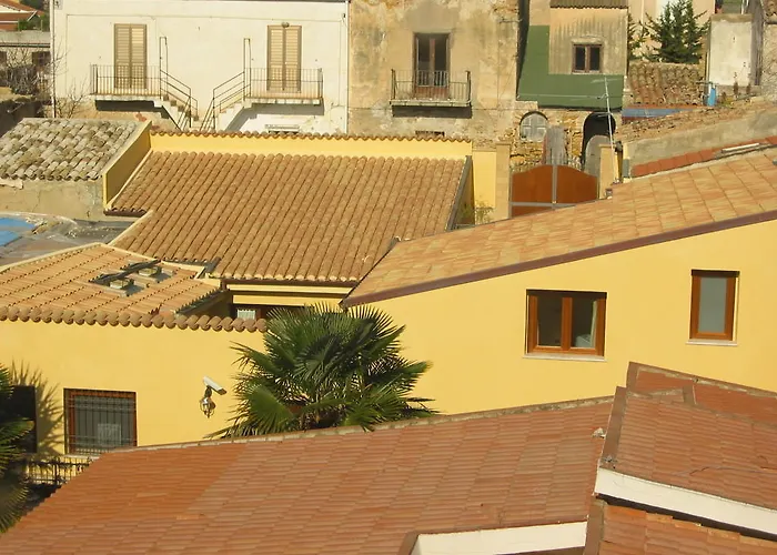 Rosa San Leone