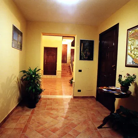 Rosa San Leone